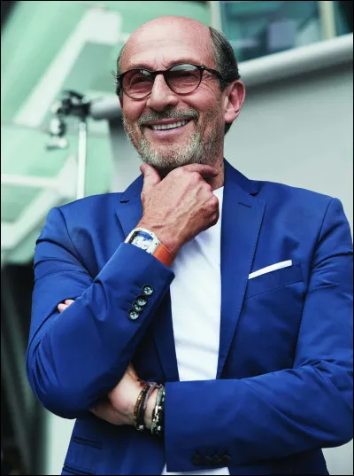 Que fabrique la société du français Richard Mille en Suisse, un produit de luxe de très haute technologie unique au monde dont les modèles sont vendus entre 500 000 euros et 1 900 000 euros ?