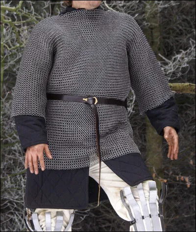 En quel métal la cotte de maille de Frodon est-elle faite ?