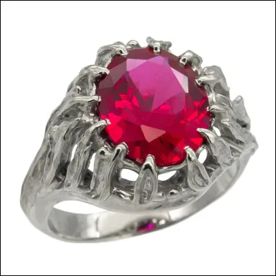 Quel est le nom de la bague rouge que porte Gandalf ?