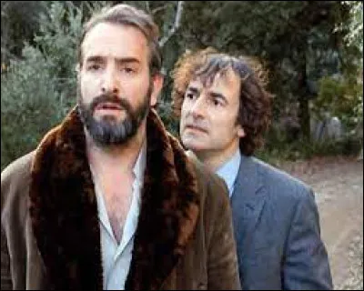 Qui réalise le film ''Le Bruit des glaçons'' en 2011 dans lequel il interprète un écrivain alcoolique en dépression ?