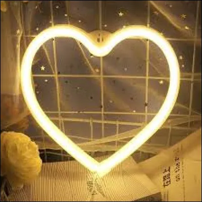 Quelle célèbre comédie musicale française a interprété "Aimer" en 2000 ?