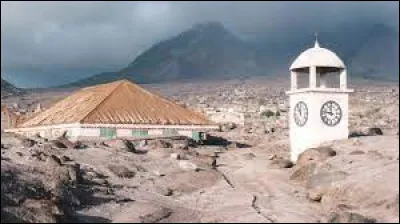 Quel territoire britannique d'outre-mer a vu, en 1997, sa capitale Plymouth détruite par une éruption volcanique ?