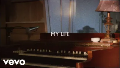 Traduis les paroles de "My Life" : 

''I'm running out of time
Is this really my life ?''