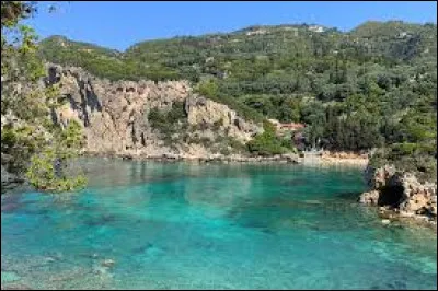 A quel pays l'île de Corfou appartient-elle ?