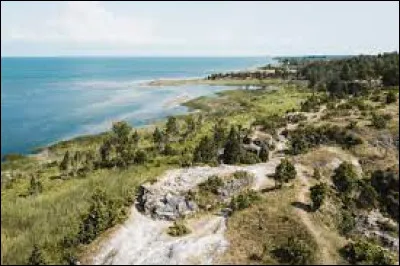Où se trouve l'île de Saaremaa ?