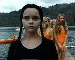 Comment se nomme le camp de vacances o sont envoy Mercredi et Pugsley dans Les valeurs de la famille Addams ?