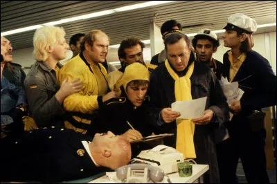 Qui incarne l'arbitre que Michel Serrault veut mettre à mort dans un film de Jean-Pierre Mocky ?