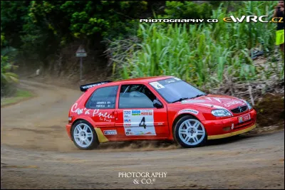 Quel pilote est surnommé "Le Dieu" par les pouakés de rallye de l'île de la Réunion ?