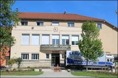 Ancienne commune Aindinoise, dans le Revermont, Chavannes-sur-Suran se situe dans l'ex région ...