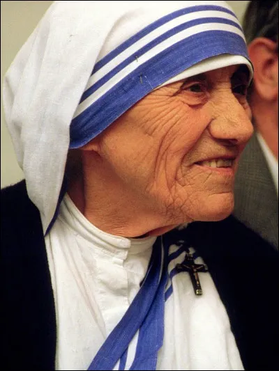 Dans quel pays Mère Teresa, Prix Nobel en 1974, a-t-elle fondé la congrégation des Missionnaires de la Charité ?