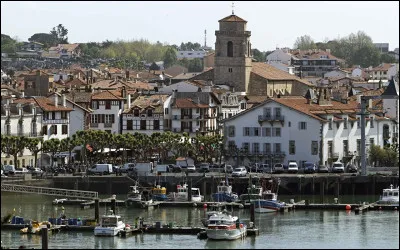 Quel autoroute dessert Saint-Jean-de-Luz ?