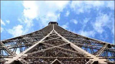 Combien de marches y a-t-il du parvis jusqu'au sommet de la tour Eiffel ?