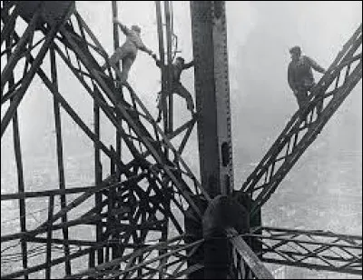 Combien y a-t-il eu de morts lors de la construction de la tour Eiffel ?