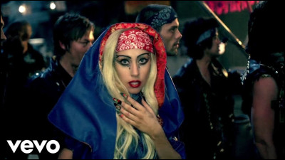 Dans quel clip la voyons-nous ainsi ?