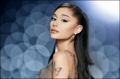 Elle a chanté avec Ariana Grande.