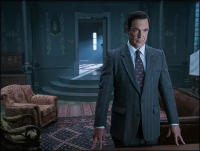 Quel personnage de l'histoire se charge de placer les enfants Baudelaire ?