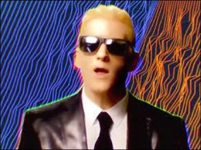 À quel rappeur américain doit-on la chanson "Rap God" où le texte est débité à une grande vitesse ?