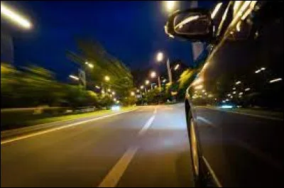 Comment nomme-t-on la méthode utilisée par les trafiquants consistant à rouler à très grande vitesse pour éviter les contrôles de police ?