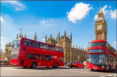 Stéphanie est interrogée sur les verbes irréguliers. Elle se trouve en cours...