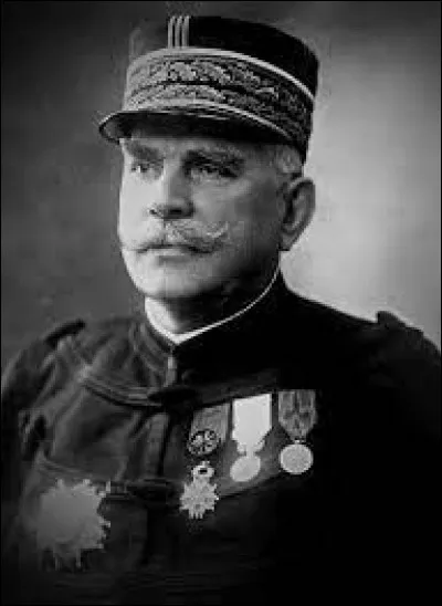 Quel est le prénom de ce général, commandant en chef des troupes françaises en 1914 et pendant les deux premières années de la Grande Guerre ?