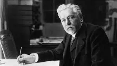 Cet homme, ingénieur, constructeur d'ouvrages métalliques et de la célèbre Tour qui porte son nom, se prénomme ...