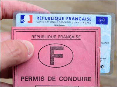 Depuis 2017, vers quel organisme a été transféré le traitement des demandes de permis de conduire dont s'occupaient initialement les préfectures ?