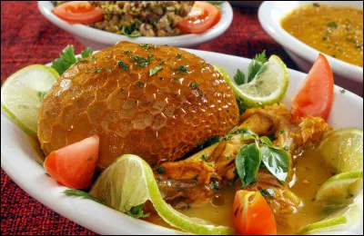 Le buchada, c'est une spécialité du Brésil, des intestins de chevreau cuits et servis dans l'estomac d'une chèvre.