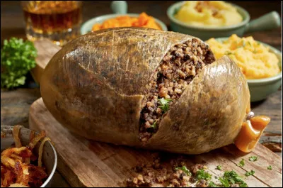 Le haggis, c'est une spécialité d'Écosse, une panse de brebis avec une farce à base de poumon, de coeur et de graisse de rognon ?