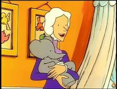 Quel prénom porte la seule amie humaine présente dans la série littéraire ?