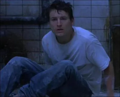 Qui est Adam par rapport  Lawrence ?