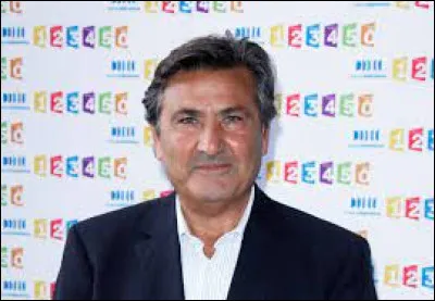 Quels objets avait ramené sur le plateau du journal télévisé Paul Amar lors d'un débat entre Jean-Marie Le Pen et Bernard Tapie ?