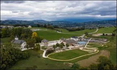 Commune de l'aire d'attraction Annécienne, dans le pays de l'Albanais, Moye se situe dans le département ...
