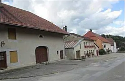 Village Doubien, Sarrageois se situe en région ...