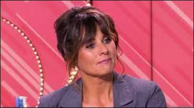 Médias et divertissements : Avec quel écrivain français, l'animatrice Faustine Bollaert est-elle mariée depuis 2012 ?