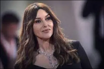 Médias et divertissements : En 2023, avec quel réalisateur, Monica Bellucci officialise-t-elle sa relation ?