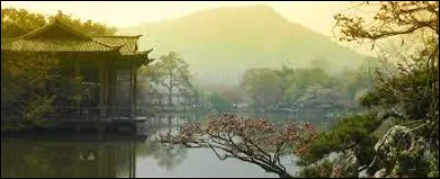 Quel pays est surnommé ''Le pays du soleil-levant'' ?