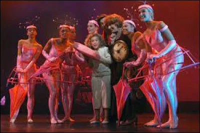 Dans la comédie musicale ''Émilie Jolie'' quel animal est ''folle de jazz et de skat'' ?