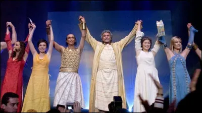 Dans le titre de la chanson tirée de la comédie musicale ''Les Dix Commandements'' comment est la peine ?