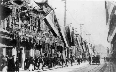 Ce 30 décembre, c'est la fin de l'empire de Chine ; Sun Yat-sen est élu président de la république. C'était en ...