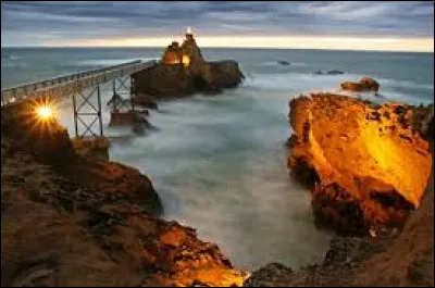 Biarritz est l'une des deux sous-préfectures du département des Pyrénées-Atlantiques.