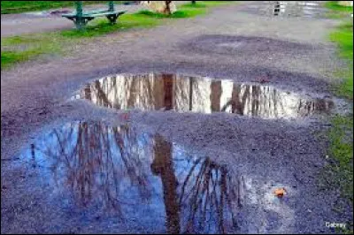 Quelle lettre faut-il remplacer pour obtenir un coup donné avec le plat de la main ?