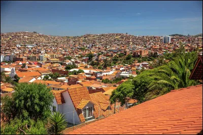 De quel pays, la ville de Sucre est-elle la capitale ?