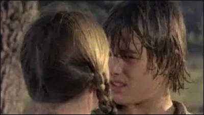 De quelle manière Laura va-t-elle se ridiculiser afin de séduire Jimmy Hill ?