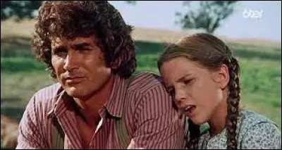 Comment s'appelle la nouvelle amie de Laura qui a une jambe trop courte dans l'épisode "Réceptions" ?