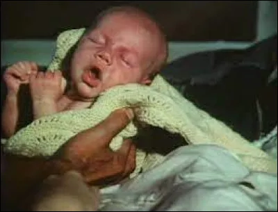 Charles et Caroline perdent leur fils biologique, quelle en est la raison probable ?