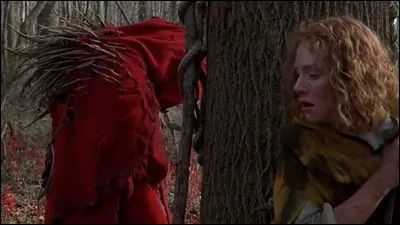 Dans quel film de M. Night Shyamalan des créatures vivant dans les bois sont-elles attirées par la couleur rouge ?