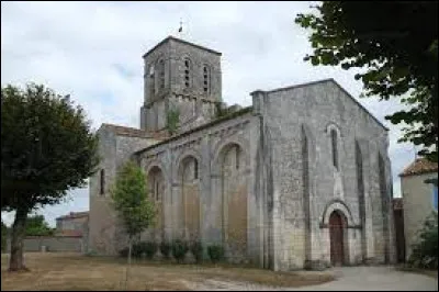 Voici l'église de la Transfiguration, à Cressé. Commune de l'arrondissement de Saint-Jean-d'Angély, elle se situe dans le département ...