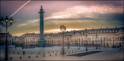 Quelle place de Paris est connue pour être le centre parisien du luxe et de la joaillerie ?