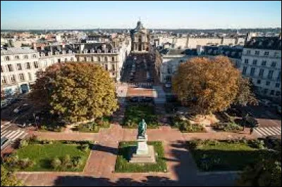 Dans quel département se trouve la ville de Versailles ?