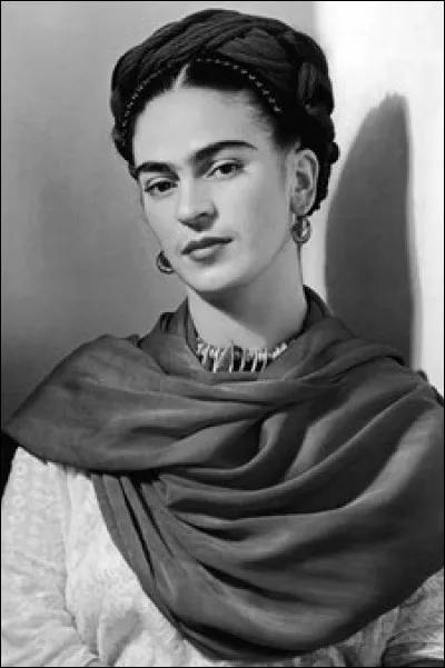 Avant de se mettre à la peinture, Frida Kahlo voulait devenir avocate.